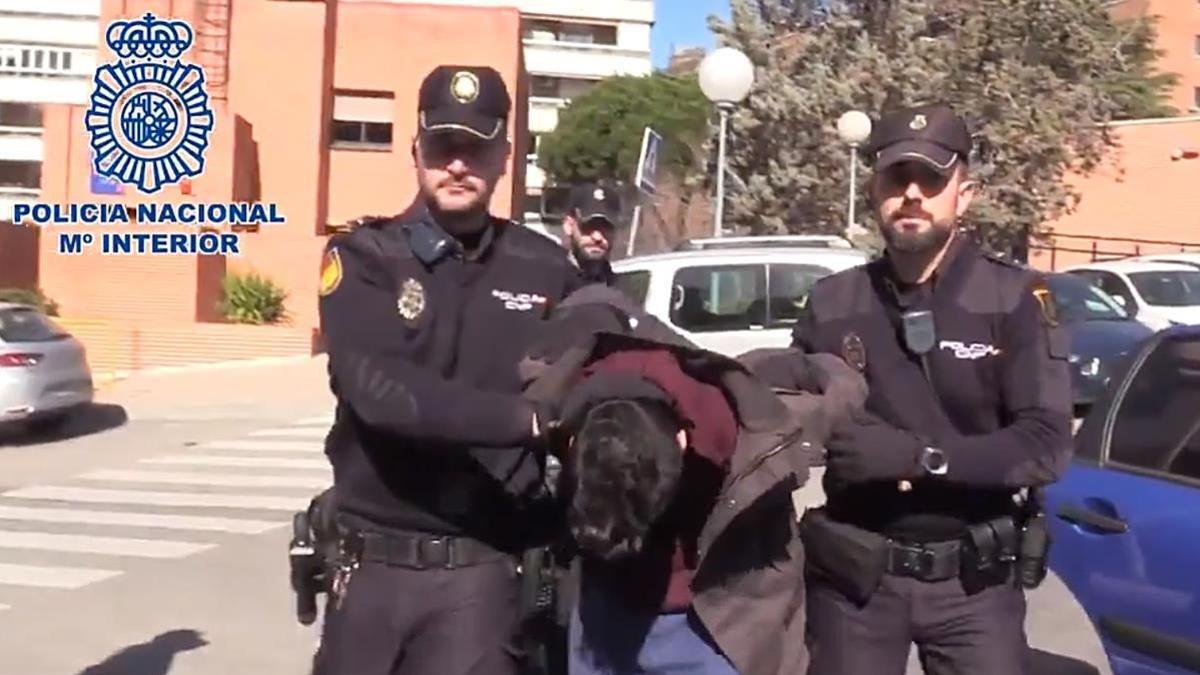 Detención del joven acusado de descuartizar a su madre