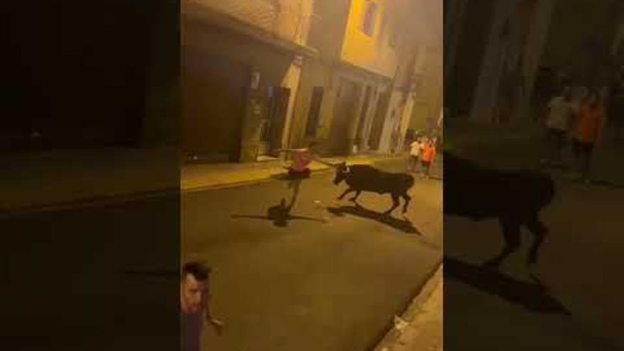 Brutal cogida en los &#039;bous al carrer&#039; en Alfafar