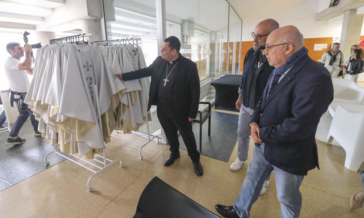 Preparativos en el Estadio de Gran Canaria para la misa del papa León XIV