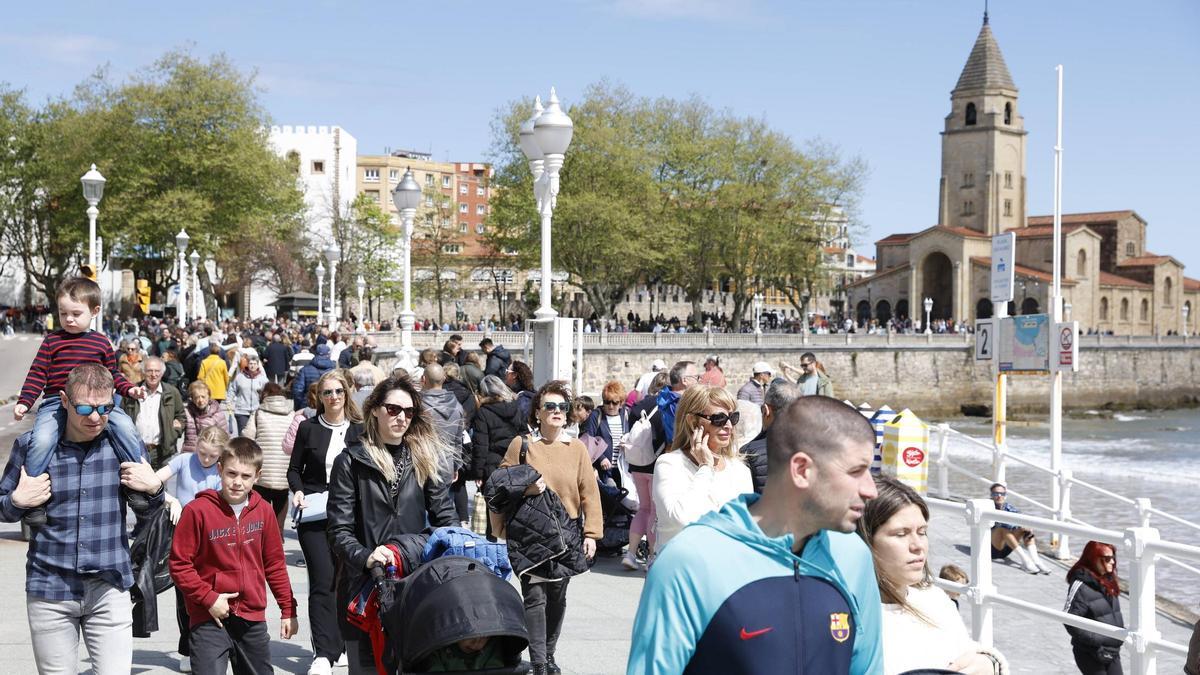 El ambiente en Semana Santa en Gijón, en imágenes