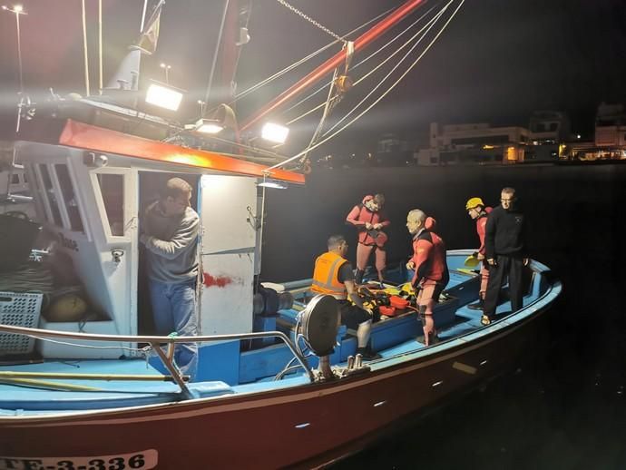 Búsqueda de un hombre en la playa de Guayedra