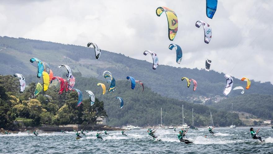 Cesantes abre el calendario oficial de kitesurf con el Campeonato Gallego
