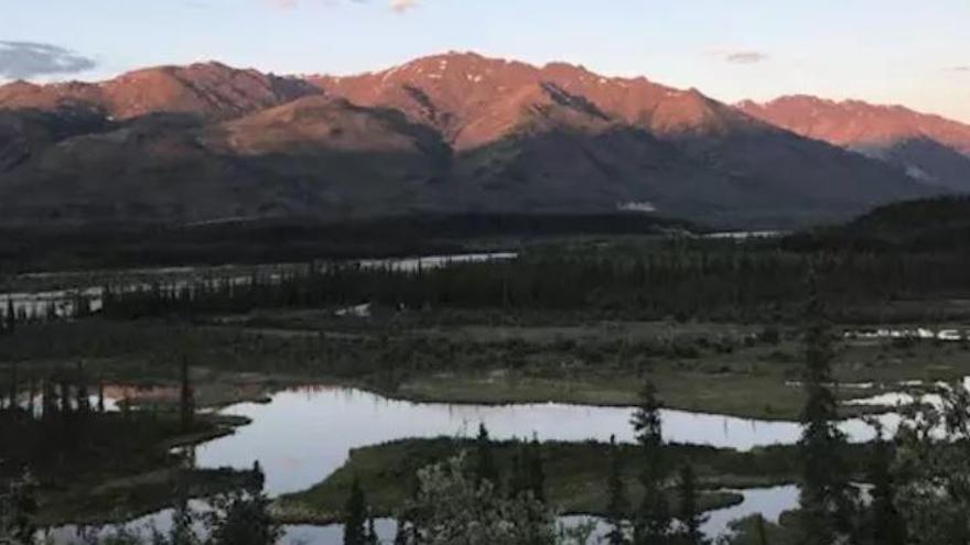 La cordillera Brooks se extiende por el norte de Alaska.