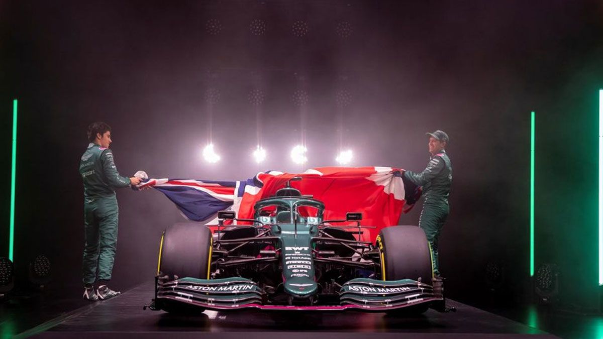 Stroll y Vettel descubren el nuevo coche de Aston Martin
