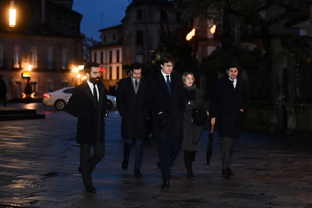 Grandes nombres de la política arropan a Rajoy en el entierro de su hermana en Pontevedra