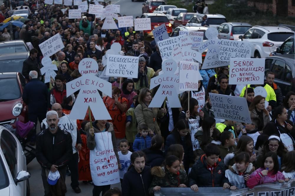 Dos mil vecinos secundan la marcha encabezada por niños y padres del CEIP Igrexa