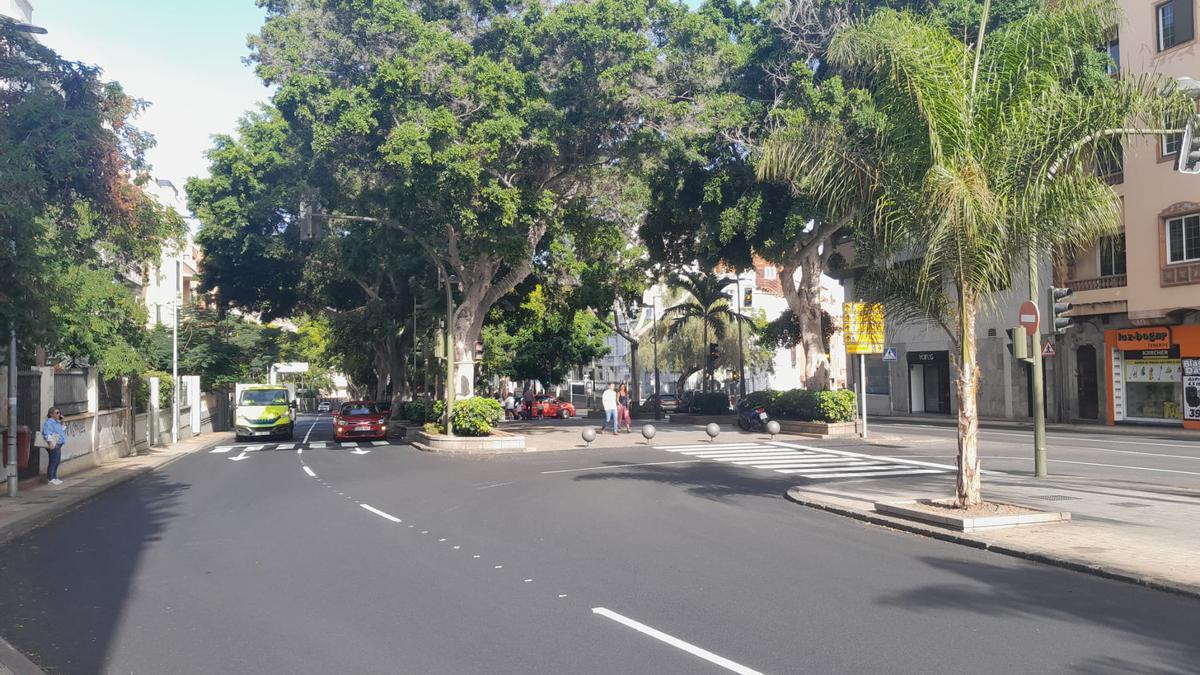 Tramo de la Rambla de Santa Cruz que ha sido recientemente asfaltado.
