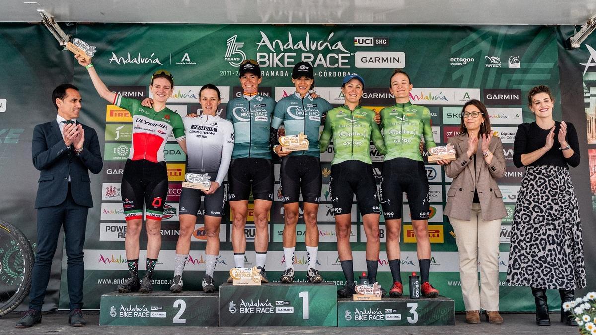 Podio femenino de la Andalucía Bike Race.