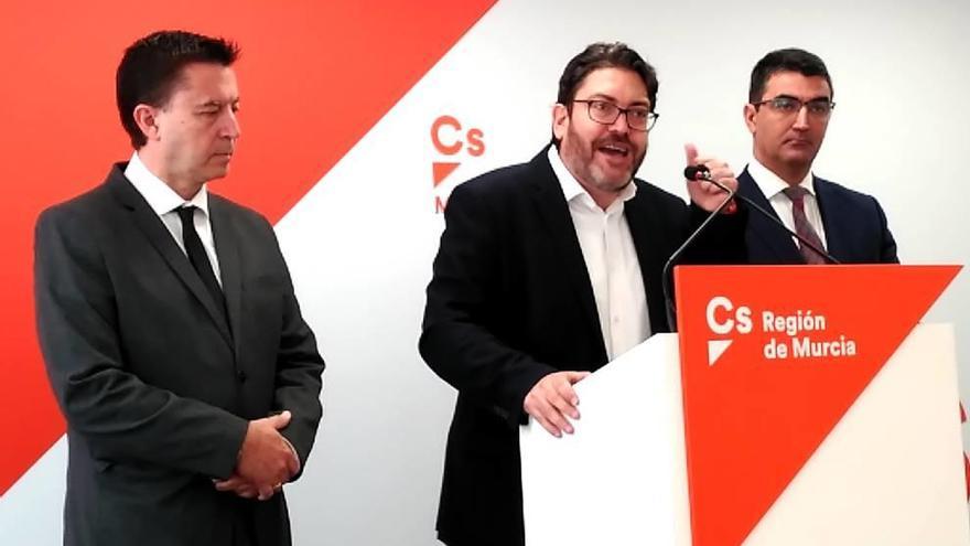 Juan José Molina, Miguel Sánchez y Miguel Ángel López Morell anuncian el acuerdo.