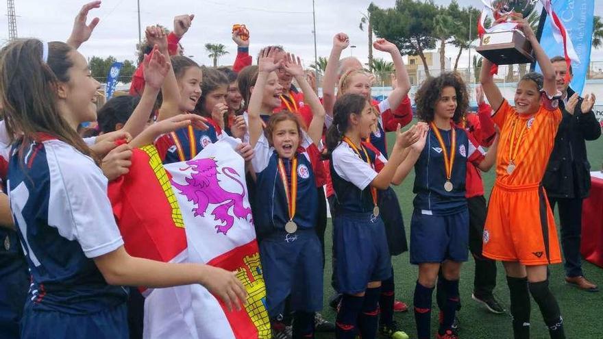 La selección celebra su título de subcampeón.