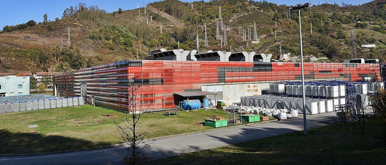 Las instalaciones de Rioglass Solar en el poligono mierense de Sovilla.