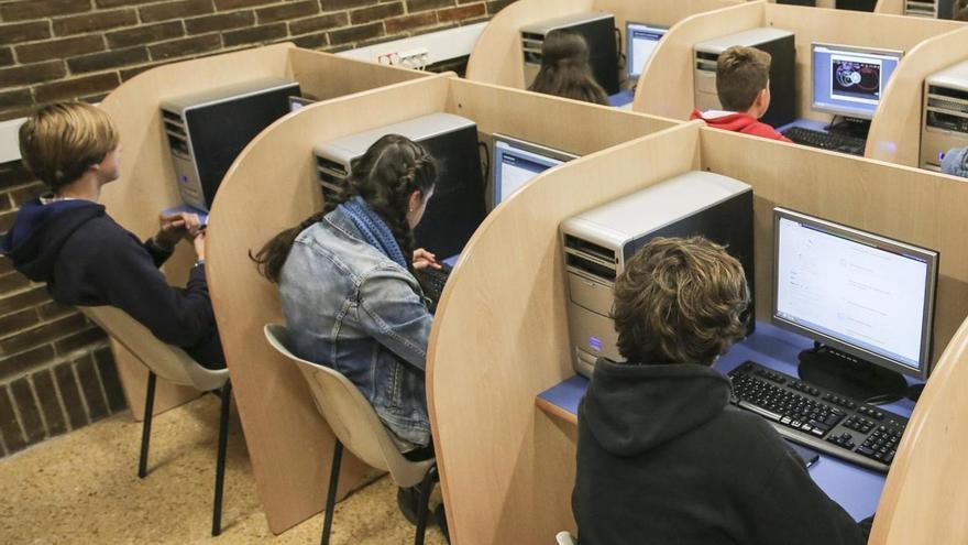 Polémica en Asturias: Los Colegios Concertados Denuncian Restricciones a las Tablets y Defienden su Autonomía Educativa