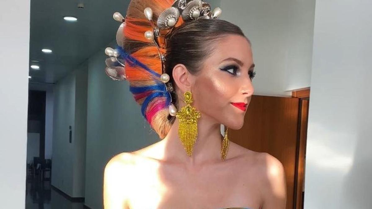 Lucía Candela, en el desfile del estilista Tono Sanmartín