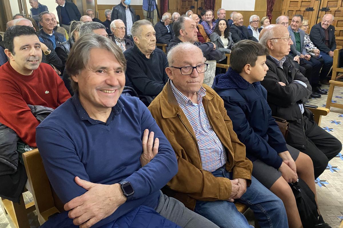 Gambín presenta su libro del Centenario del Elche rodeado de leyendas y expresidentes Gambín presenta su libro del Centenario del Elche rodeado de leyendas y expresidentes