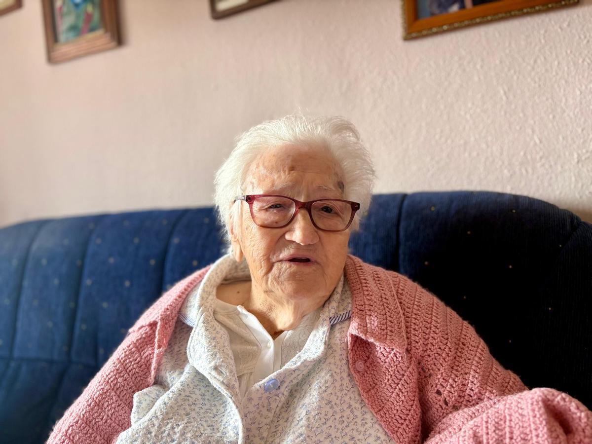 Josefa Cabello,  de 107 años, en su casa de La Felguera, en Langreo