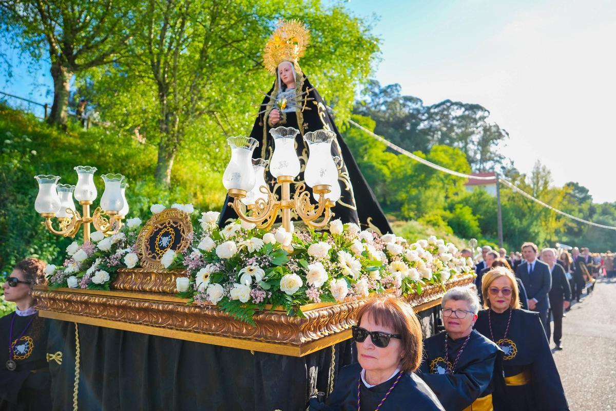 Procesiones en Vigo: los pasos de Noso Pai Xesús Nazareno e a Virxe Dolorosa desfilaron por Teis