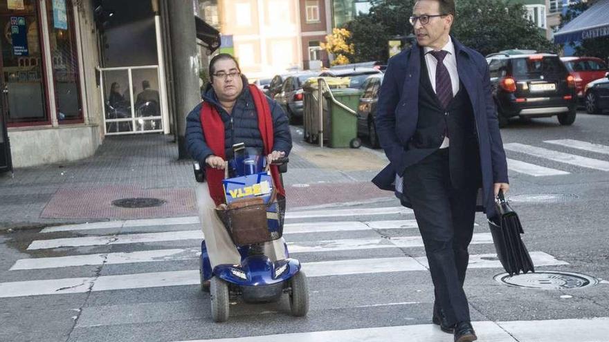 Gerardo Crespo, ayer, antes de entrar a declarar en el edificio de Nuevos Juzgados.