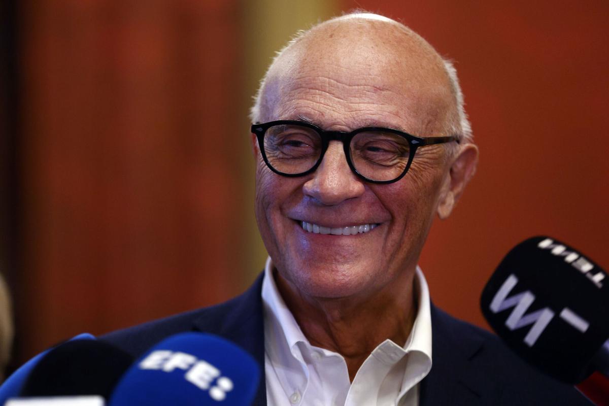 GRAFCAT3481. BARCELONA, 17/10/2025.- El presidente del Banc Sabadell, Josep Oliu, a su llegada a la comparecencia que ha ofrecido este viernes en la sede de la Cambra de Comerç, para valorar el fracaso de la opa del BBVA contra el banco catlán. EFE/Quique García