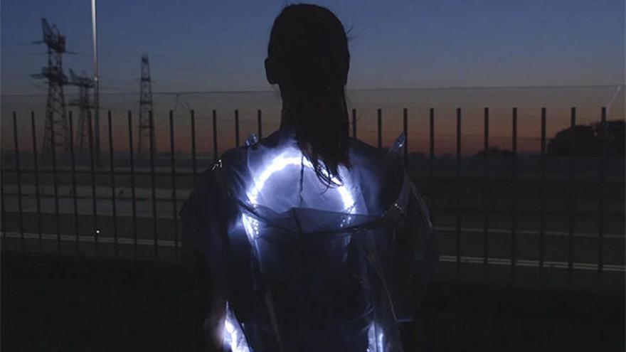 Ropa con leds para correr de noche.