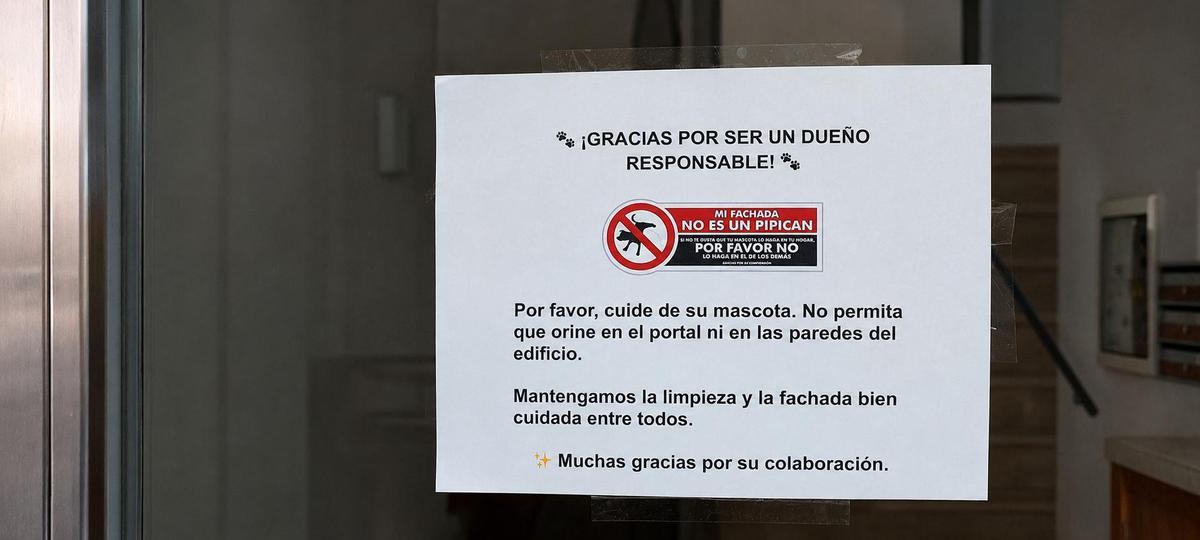 Cartel en una finca de Santa Catalina.