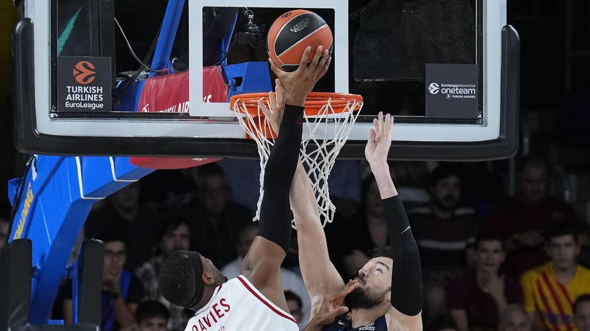 El Barça brilla en defensa y le hace un traje al Armani Milán.