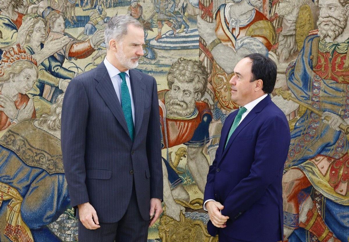 El rey Felipe VI recibe al president de la Generalitat, Juanfran Pérez Llorca, este jueves en la Zarzuela.