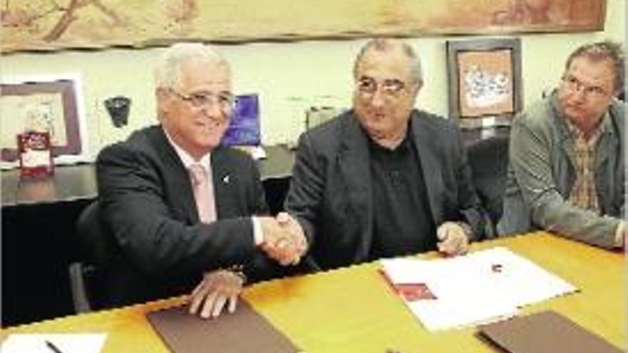 L&#039;alcalde Trias amb el conseller Nadal durant l&#039;acte de signatura.