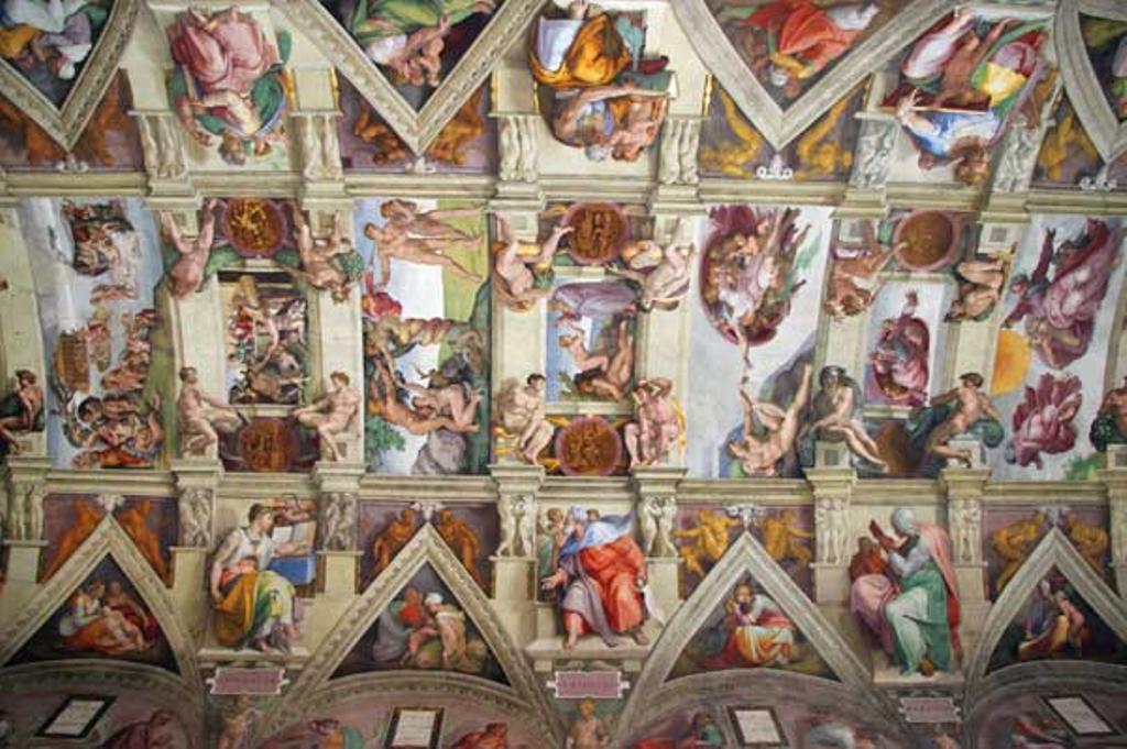 Miguel Ángel tardó cuatro años en pintar, desde andamios a más de 20 metros de altura, la bóveda de la Capilla Sixtina con escenas del Antiguo Testamento.