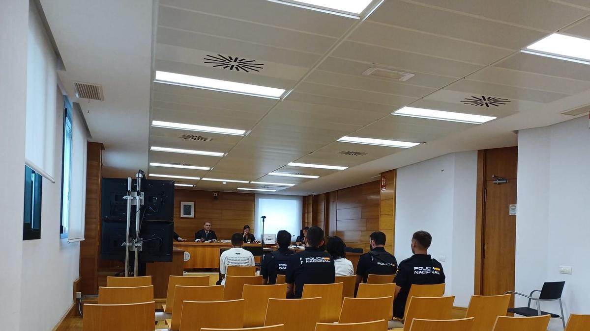 Condenados a cinco años por agredir a un hombre con un destornillador en Castellón