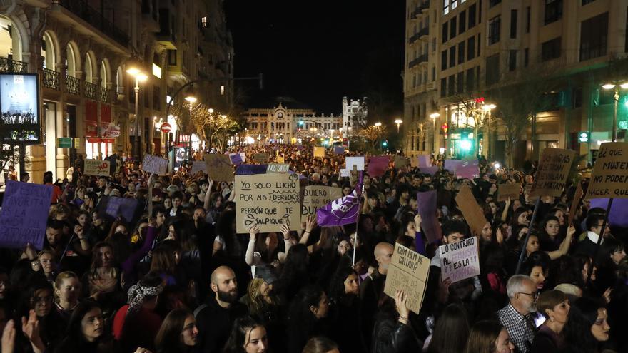 La marea feminista toma las calles de València pese a la división política
