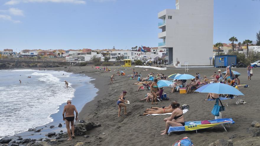 Fumar, pasear al perro o casarse: esto es lo que se puede hacer y lo que no en las playas de Telde