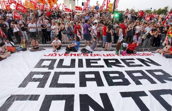 Miles de personas se manifiestan en Zaragoza