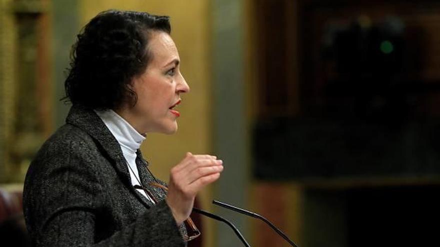 La ministra de Trabajo, Magdalena Valerio, anteayer, en el pleno del Congreso.