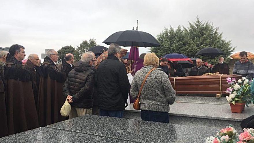 Las capas pardas en el entierro del sastre Domingo Fernández.