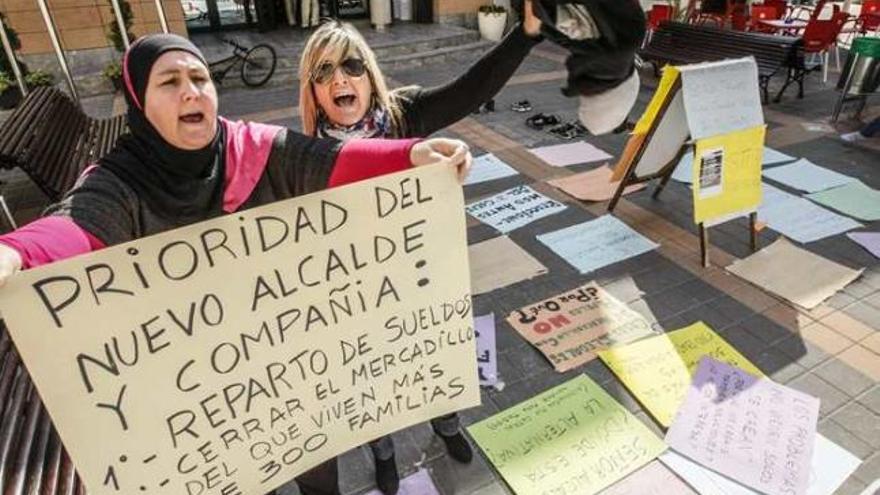 Los mercaderes de El Olivo protestan para exigir un plan que permita regular la venta