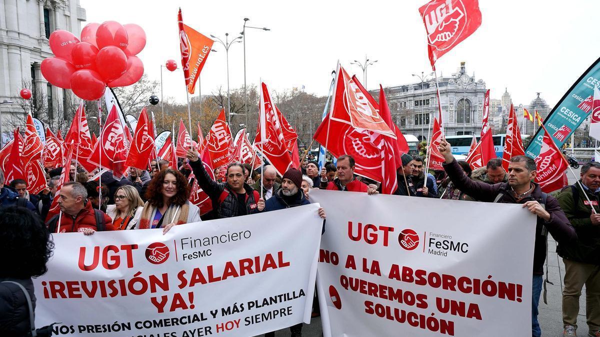 Manifestación de los trabajadores de la banca este mediodía en Madrid.