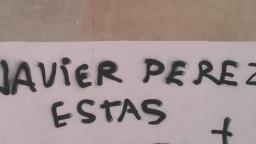 Una de las pintadas en Callosa.