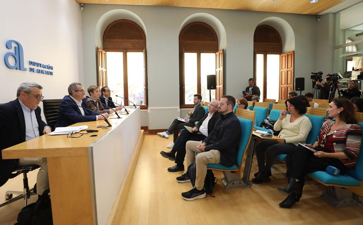 Un momento de la presentación del informe sobre el calzado en la Diputación de Alicante.