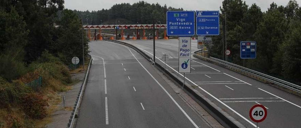 Cabinas de peaje en la AP-9 entre Vigo y Tui, un tramo ahora infrautilizado. // Ricardo Grobas