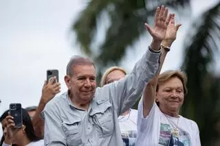 El opositor venezolano Edmundo González vuela hacia España tras recibir asilo político