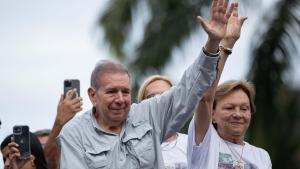 El opositor venezolano Edmundo González vuela hacia España tras recibir asilo político