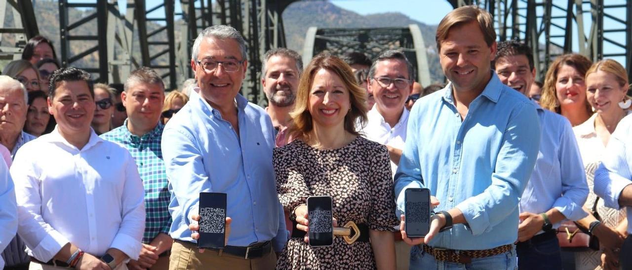 El presidente de la Diputación, Francisco Salado, la presidenta del PP de Málaga, Patricia Navarro, y el número 2 del PP andaluz,Antonio Repullo, en la presentación del programa para la institución provincial.