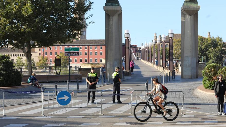 La Policía Local impide el acceso al puente de Piedra y Don Jaime