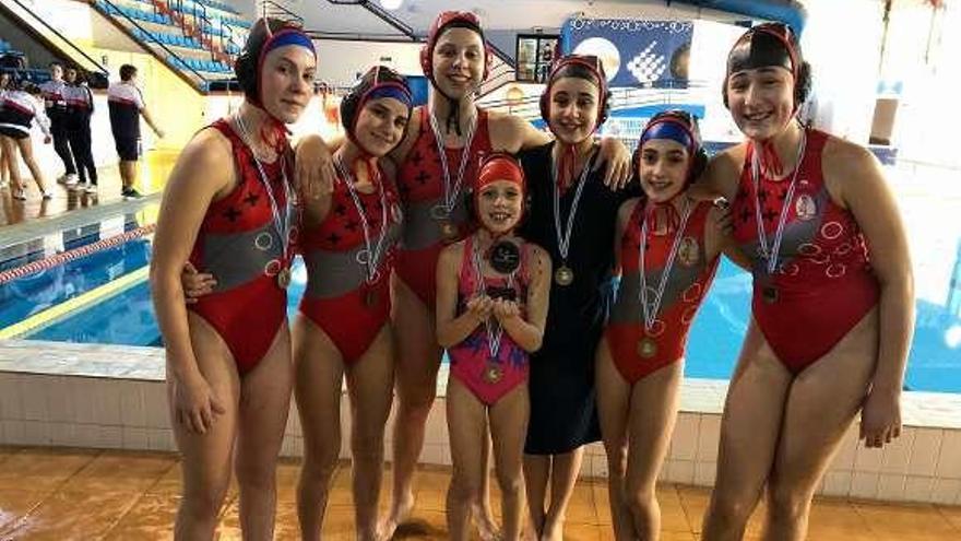 Equipo infantil femenino del CW Pontevedra. // FdV