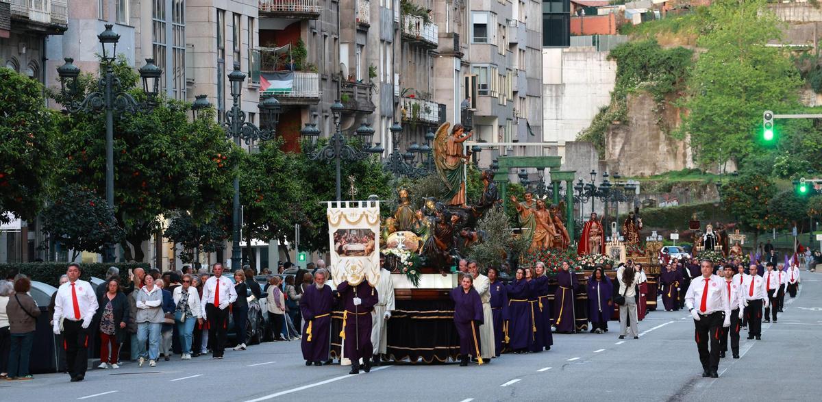 Procesiones en Vigo: paso del Jueves Santo en la parroquia del Sagrado Corazón de Xesús