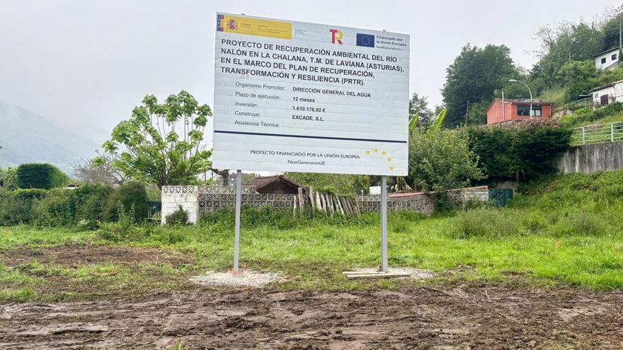El cartel que anuncia las obras en La Chalana. | D, O.