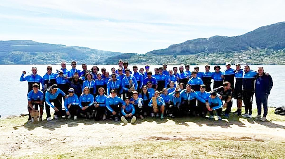 Los componentes del Club Marlines de Lanzarote, posan en Galicia durante la I Copa de España de kayak de mar 2026