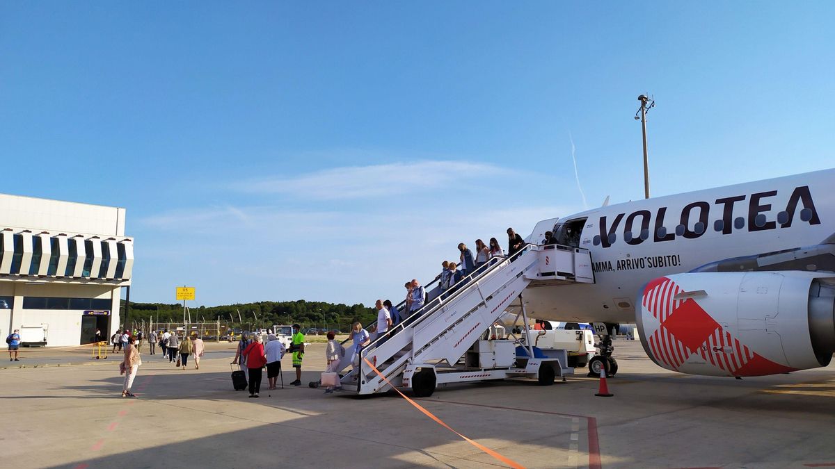 Llegada de un vuelo al aeropuerto de Castellón. Llegada de un vuelo al aeropuerto de Castellón.