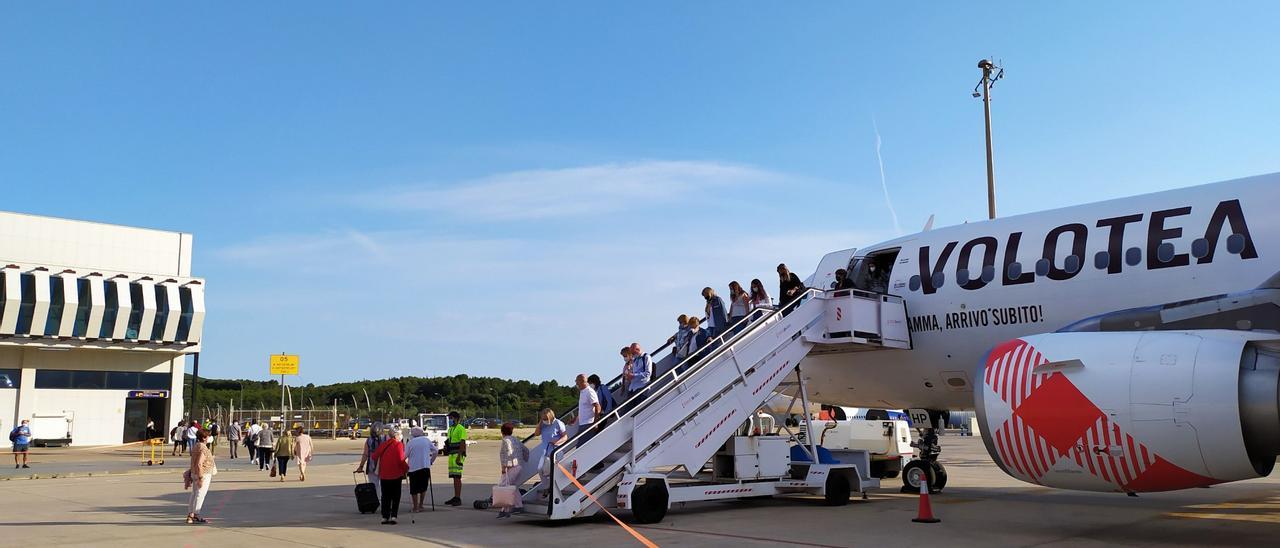 Llegada de un vuelo al aeropuerto de Castellón.