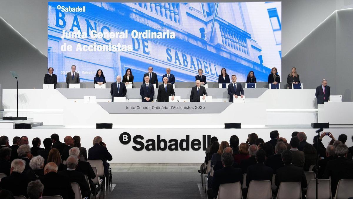 Primera junta de accionistas del Sabadell tras el regreso a Cataluña.